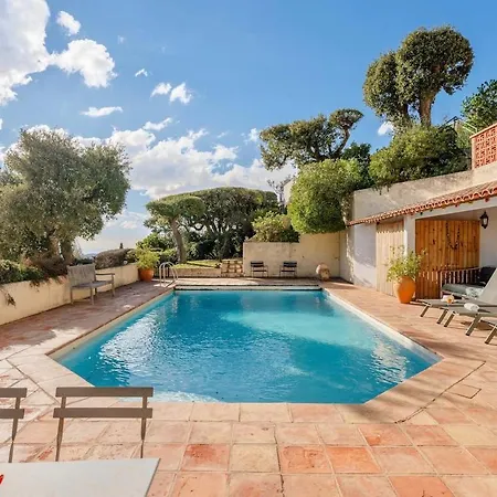 Villa 10p Vue Colline Grande Piscine Dépendance